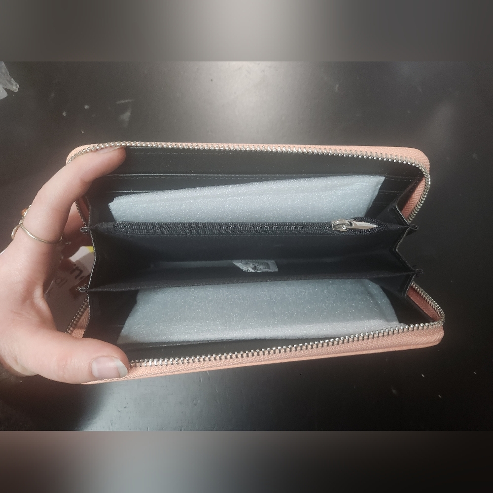 Elegant Soft Peach Wallet NWT - Picture 3 of 7